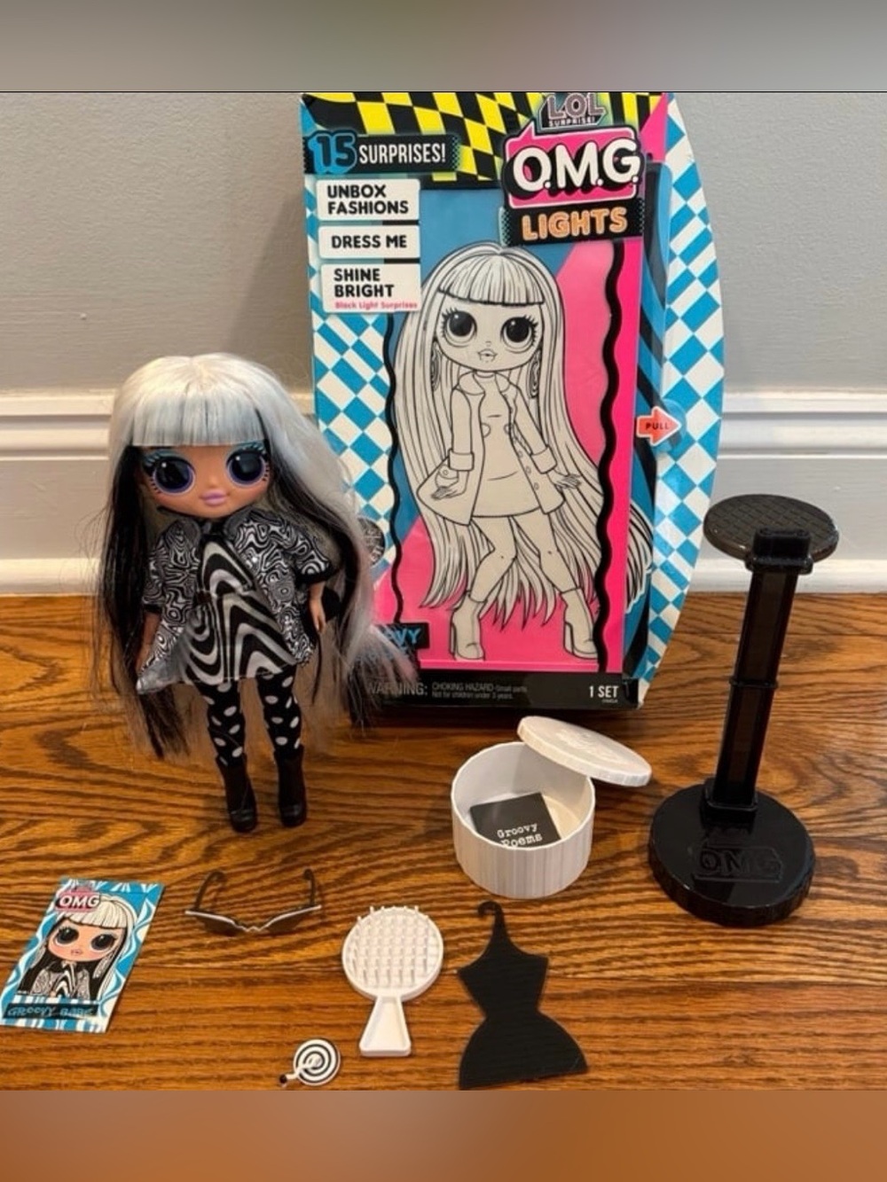 LOL / L.O.L Surprise OMG Lights black and white Groovy Babe Fashion Doll